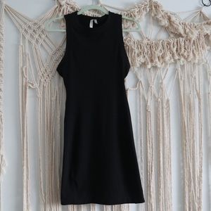 LAST CALL GETTING DONATED🌲 Body con dress